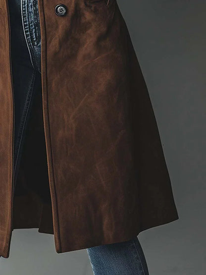 Brun trenchcoat til dame, detalje af nederkanten