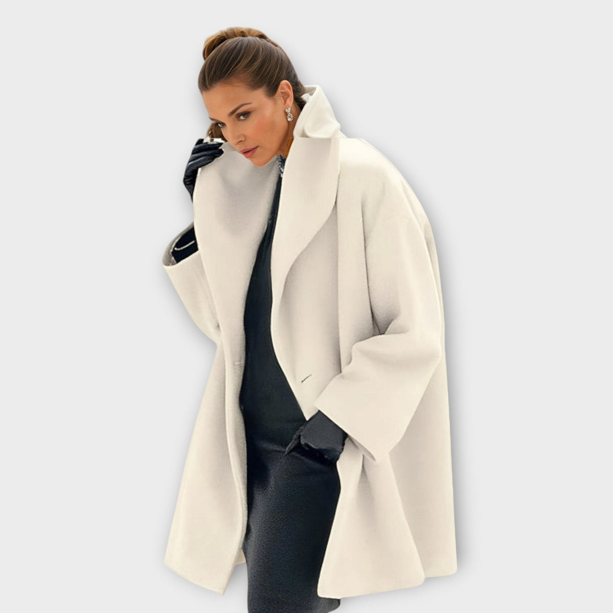 Hvid oversize frakke til dame med bred krave